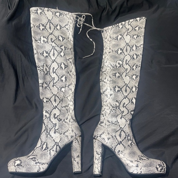 New Guess Ladawn 2 Tall Over Knee Snake Print Boots 8.5 - Picture 1 of 8